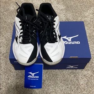 Mizuno volleyball shoes like new women’s 6.5
